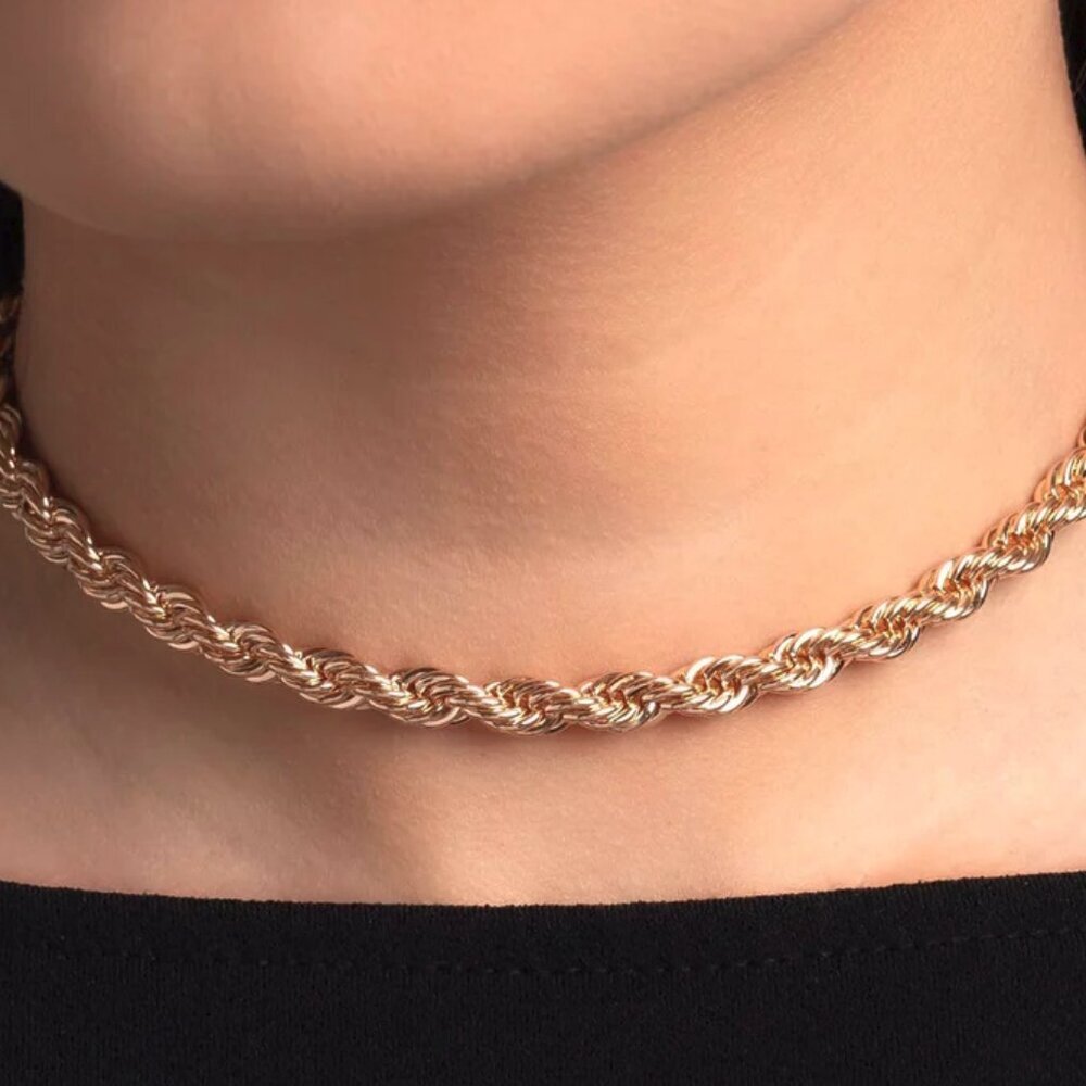 Paparazzi Jewelry Accessories - Never Lose ROPE - Gold Necklace - Vintage